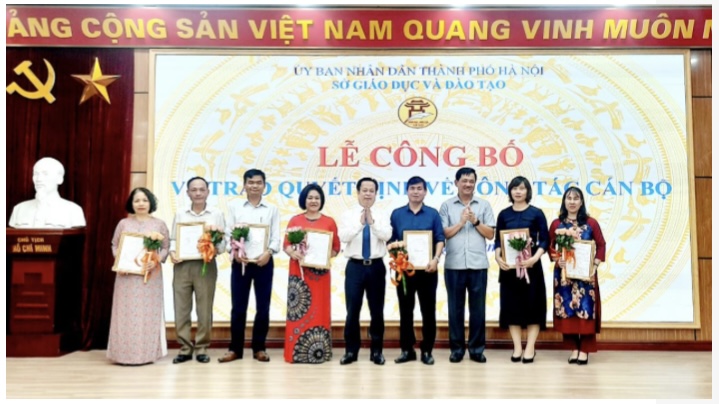Sở GDĐT Hà Nội trao các quyết định về công tác cán bộ